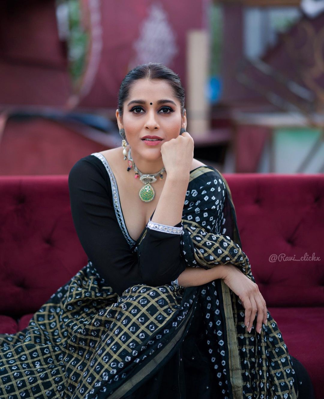 Rashmi-Gautam- ಹಸಿದ ಬಡ ಮಹಿಳೆಯ ಬಾಯಿಗೆ ಆಹಾರ ಹಾಕಿ.. ನಿಮ್ಮ "ಖಾಸಗಿ ಅಂಗ"ವನ್ನಲ್ಲ..! ಖ್ಯಾತ ಆ್ಯಂಕರ್ ಪೋಸ್ಟ್ ವೈರಲ್