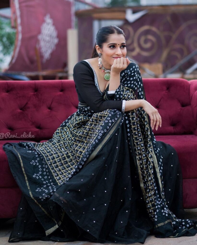 Rashmi-Gautam-2-821x1024 ಹಸಿದ ಬಡ ಮಹಿಳೆಯ ಬಾಯಿಗೆ ಆಹಾರ ಹಾಕಿ.. ನಿಮ್ಮ "ಖಾಸಗಿ ಅಂಗ"ವನ್ನಲ್ಲ..! ಖ್ಯಾತ ಆ್ಯಂಕರ್ ಪೋಸ್ಟ್ ವೈರಲ್