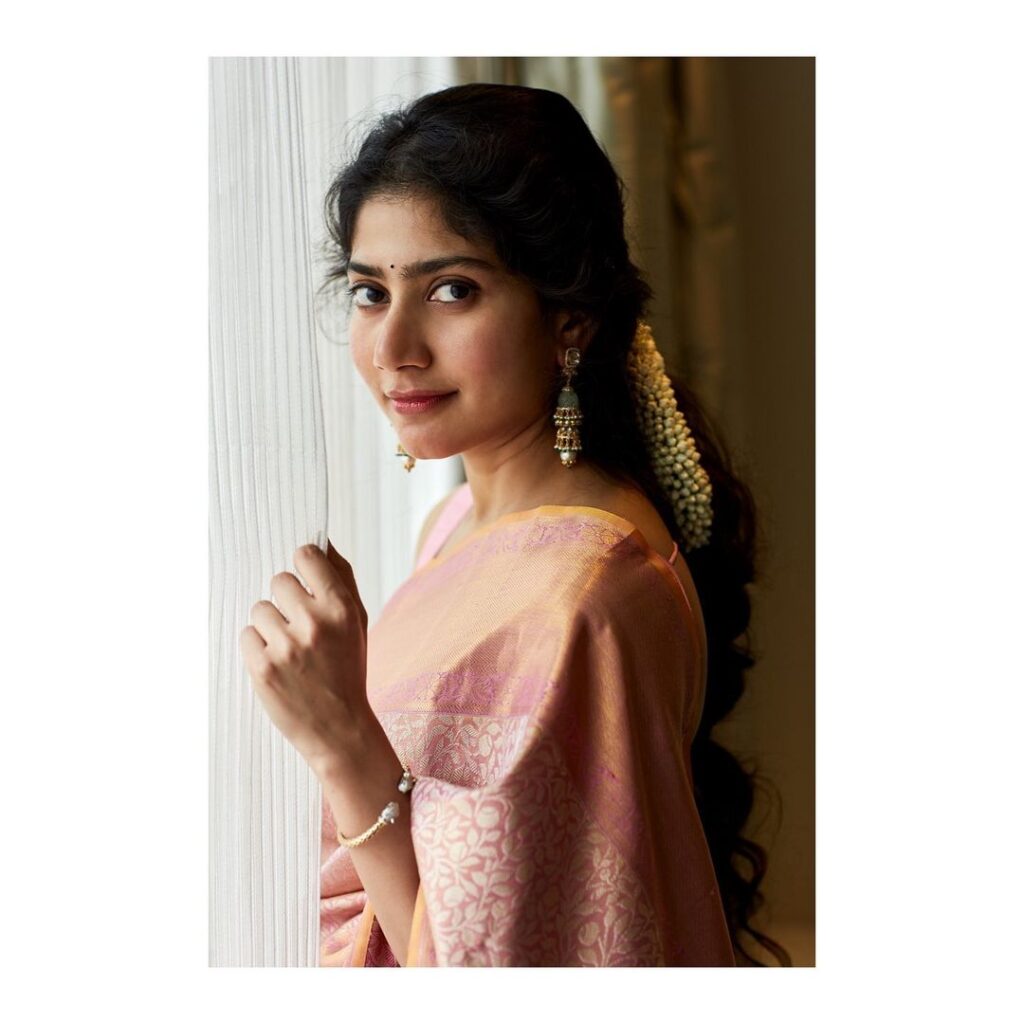 Sai-pallavi-5-1024x1024 ಸೌಂದರ್ಯ ಹೆಚ್ಚಿಸಿಕೊಳ್ಳಲು ಸಾಯಿ ಪಲ್ಲವಿ ಶಸ್ತ್ರ ಚಿಕಿತ್ಸೆ..! ಭಾರಿ ಬದಲಾವಣೆ ಕಂಡು ಪ್ಯಾನ್ಸ್ ಶಾಕ್